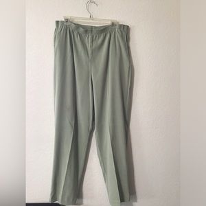 Women pants. Alfred Dunner. Size 16 W.